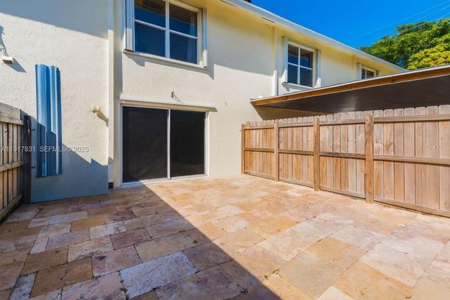 1534 NW 45th St, Deerfield Beach, FL 33064