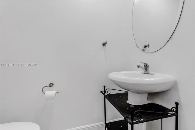 1534 NW 45th St, Deerfield Beach, FL 33064