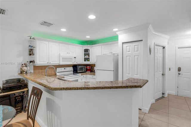 1534 NW 45th St, Deerfield Beach, FL 33064