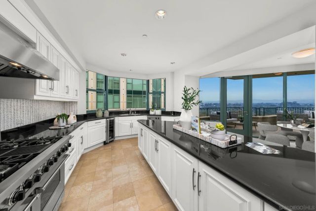 2500 6th Ave. PH5, San Diego, CA 92103