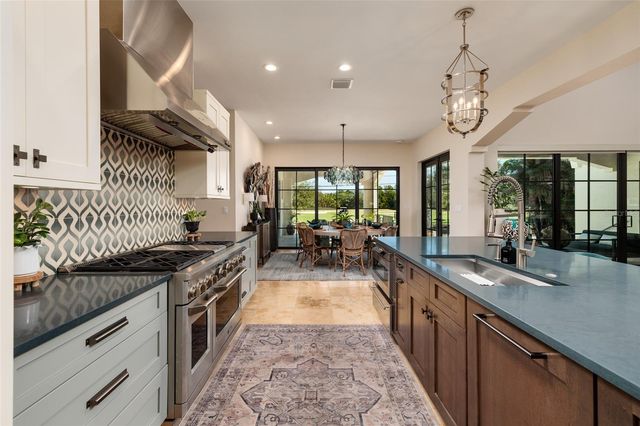 125 ALMEDO WAY WAY NE, St Petersburg, FL 33704