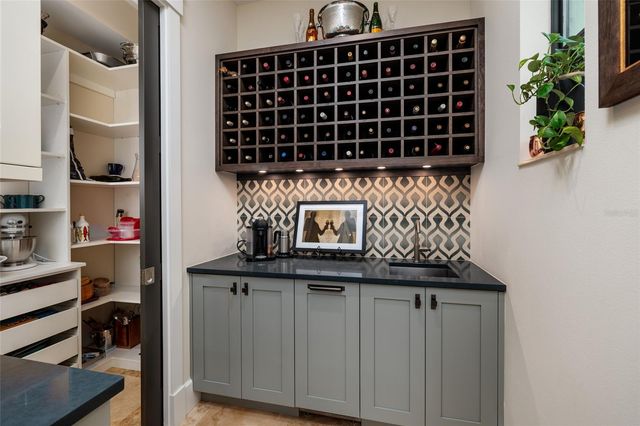 125 ALMEDO WAY WAY NE, St Petersburg, FL 33704