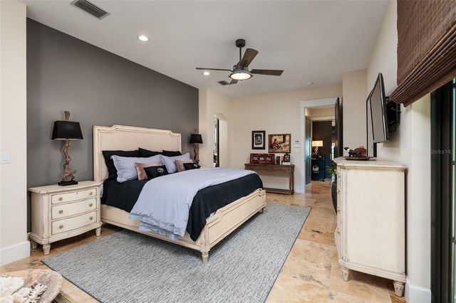 125 ALMEDO WAY WAY NE, St Petersburg, FL 33704