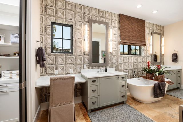 125 ALMEDO WAY WAY NE, St Petersburg, FL 33704