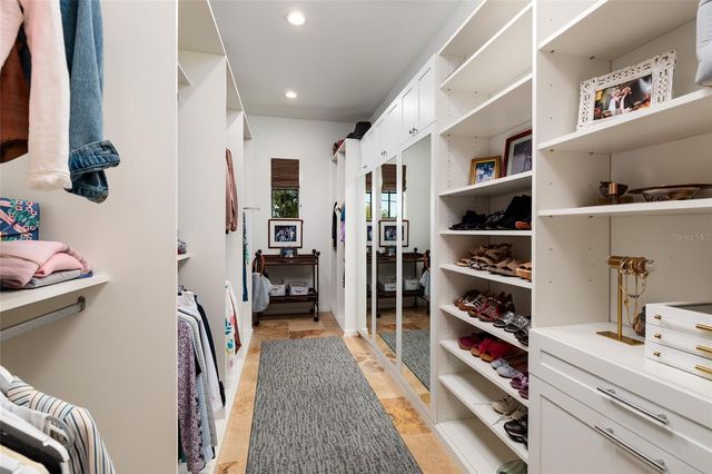 125 ALMEDO WAY WAY NE, St Petersburg, FL 33704