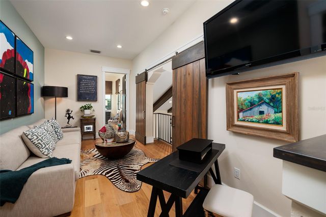 125 ALMEDO WAY WAY NE, St Petersburg, FL 33704