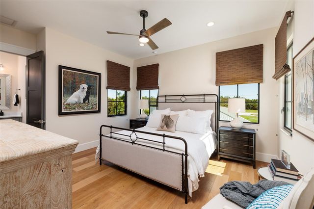 125 ALMEDO WAY WAY NE, St Petersburg, FL 33704