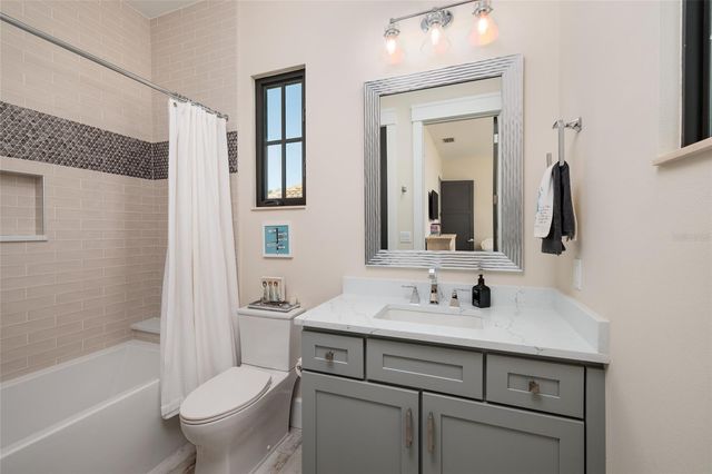 125 ALMEDO WAY WAY NE, St Petersburg, FL 33704