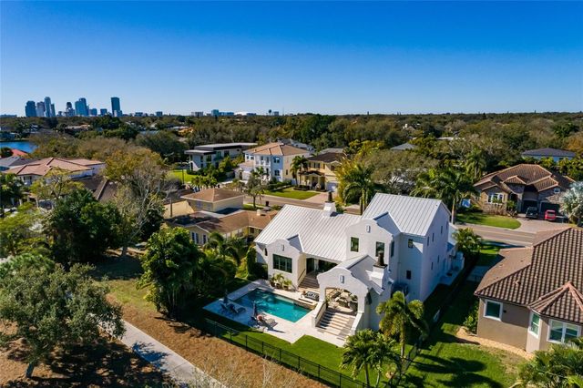 125 ALMEDO WAY WAY NE, St Petersburg, FL 33704