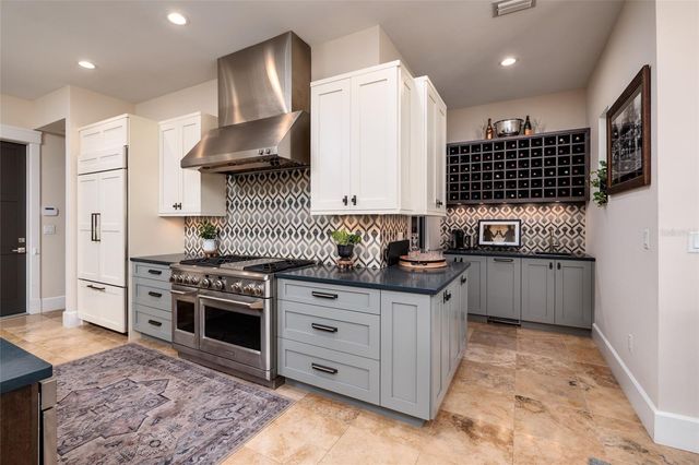 125 ALMEDO WAY WAY NE, St Petersburg, FL 33704