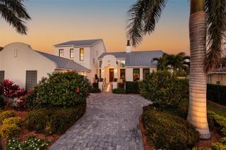 125 ALMEDO WAY WAY NE, St Petersburg, FL 33704