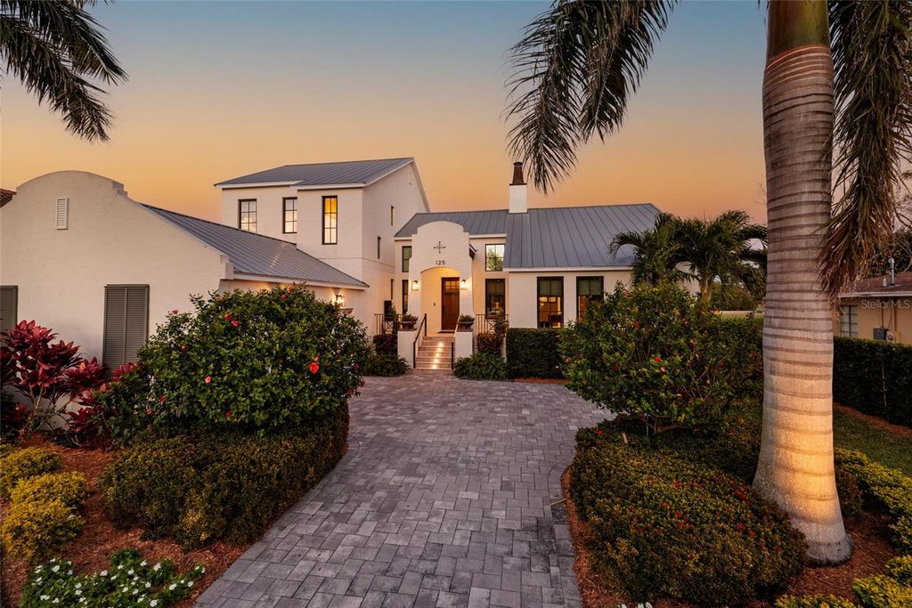 125 ALMEDO WAY WAY NE, St Petersburg, FL 33704