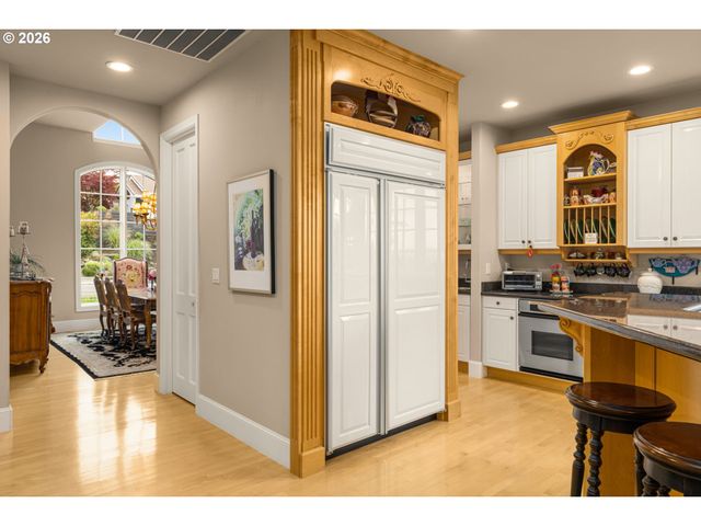 5565 SUMMIT St, West Linn, OR 97068