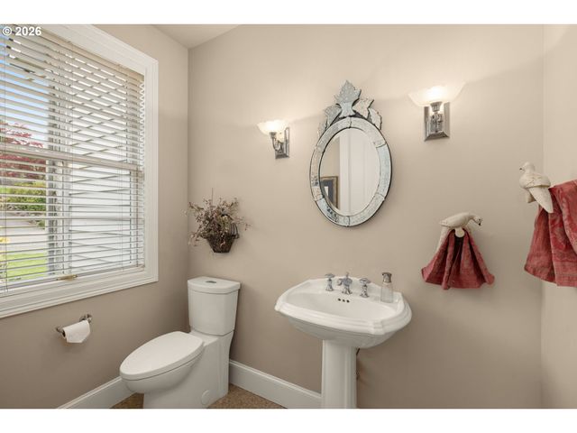 5565 SUMMIT St, West Linn, OR 97068