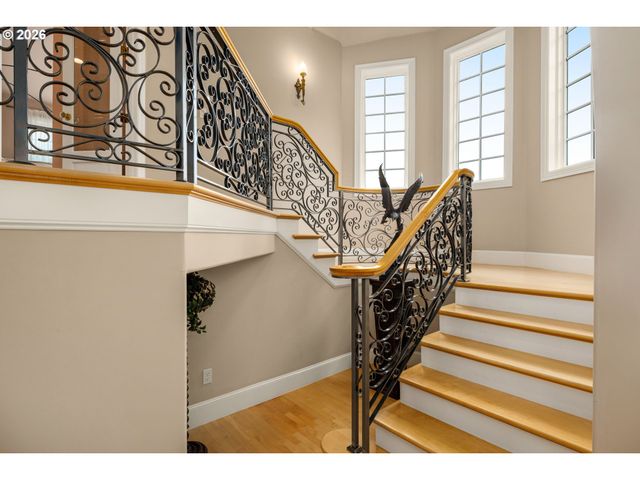 5565 SUMMIT St, West Linn, OR 97068