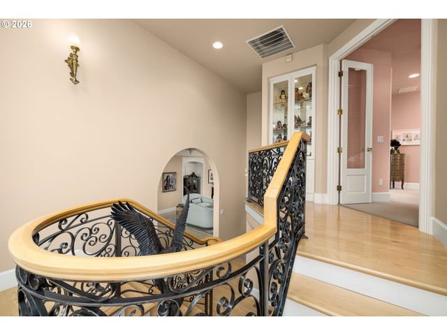 5565 SUMMIT St, West Linn, OR 97068