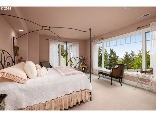 5565 SUMMIT St, West Linn, OR 97068