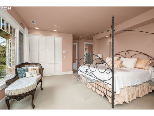 5565 SUMMIT St, West Linn, OR 97068