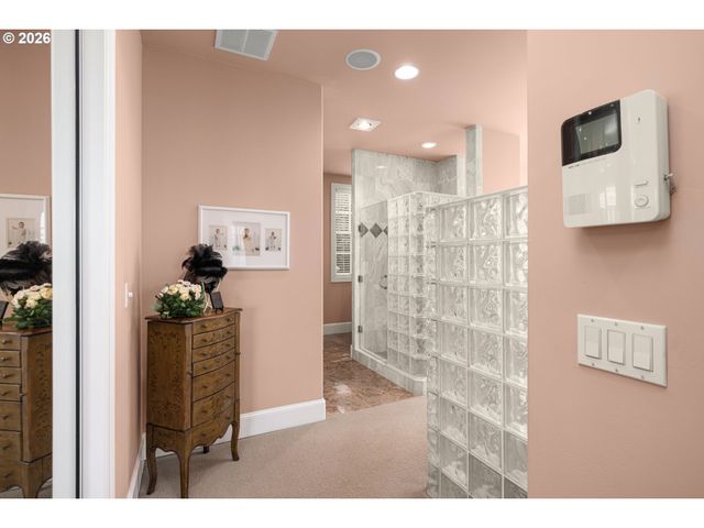 5565 SUMMIT St, West Linn, OR 97068