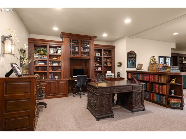 5565 SUMMIT St, West Linn, OR 97068