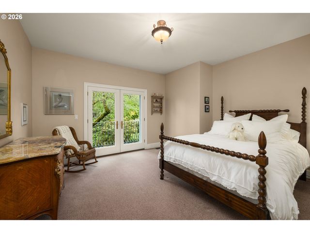 5565 SUMMIT St, West Linn, OR 97068