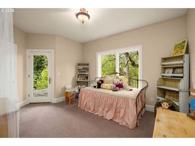 5565 SUMMIT St, West Linn, OR 97068