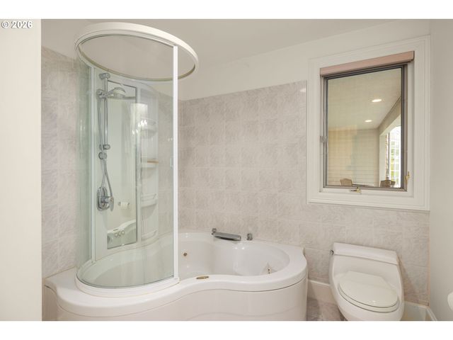 5565 SUMMIT St, West Linn, OR 97068