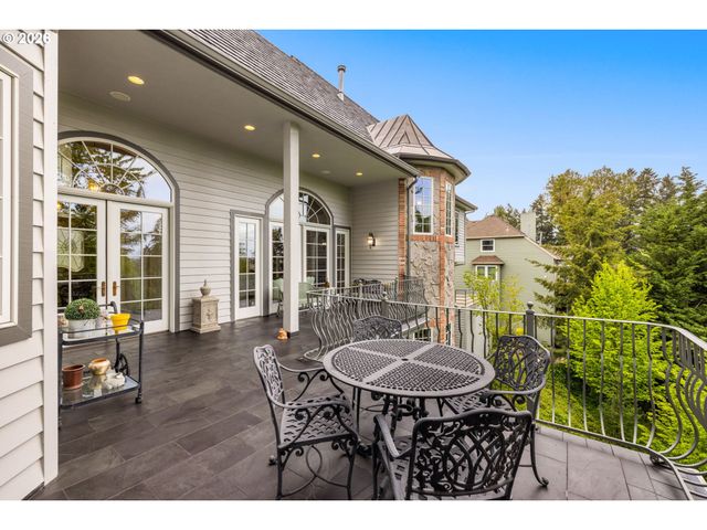 5565 SUMMIT St, West Linn, OR 97068