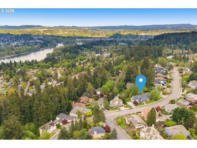 5565 SUMMIT St, West Linn, OR 97068