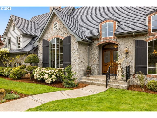 5565 SUMMIT St, West Linn, OR 97068