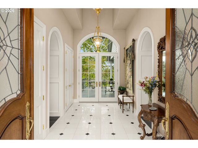 5565 SUMMIT St, West Linn, OR 97068