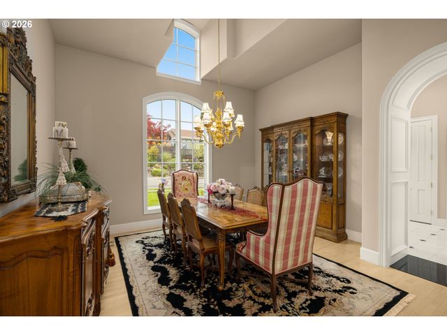 5565 SUMMIT St, West Linn, OR 97068