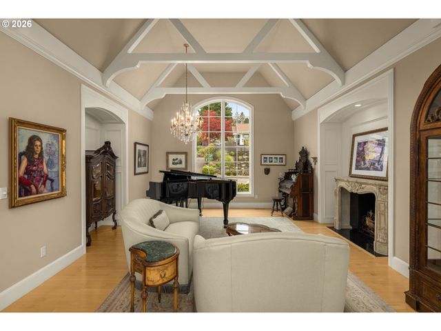 5565 SUMMIT St, West Linn, OR 97068