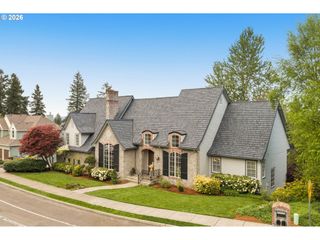 5565 SUMMIT St, West Linn, OR 97068