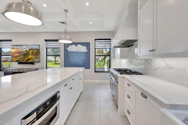 832 SW 34th Avenue, Boynton Beach, FL 33435