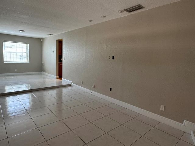 2180 NW 93rd Avenue, Pembroke Pines, FL 33024