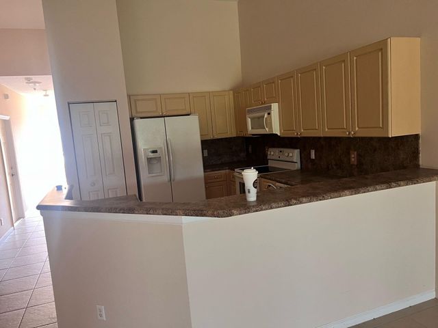 2405 Windjammer Way, West Palm Beach, FL 33411