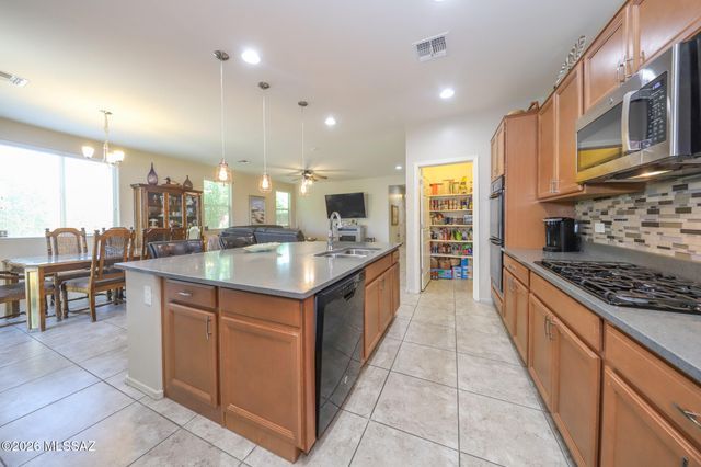 9481 S Horned Lizard Circle, Tucson, AZ 85747