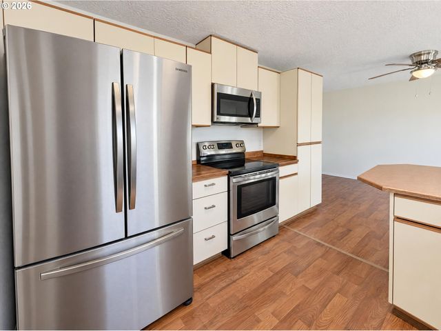 790 HEATHER Way, Gladstone, OR 97027