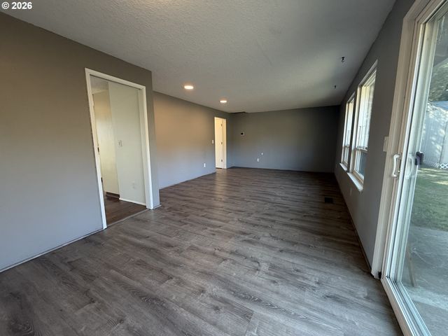 790 HEATHER Way, Gladstone, OR 97027