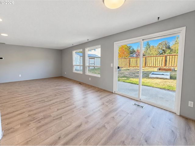 790 HEATHER Way, Gladstone, OR 97027