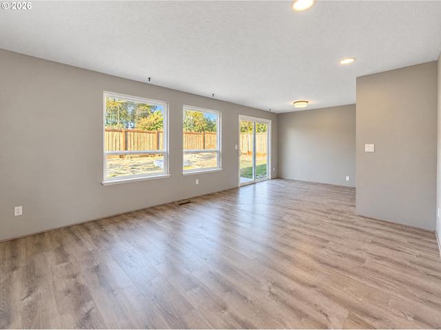 790 HEATHER Way, Gladstone, OR 97027