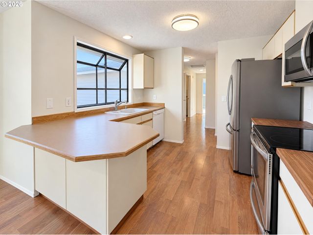 790 HEATHER Way, Gladstone, OR 97027