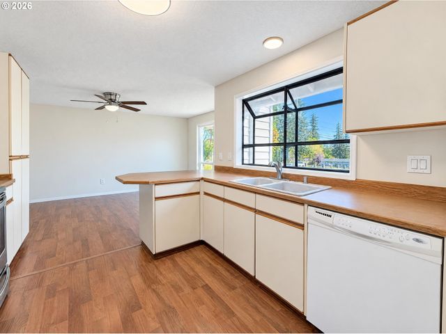 790 HEATHER Way, Gladstone, OR 97027