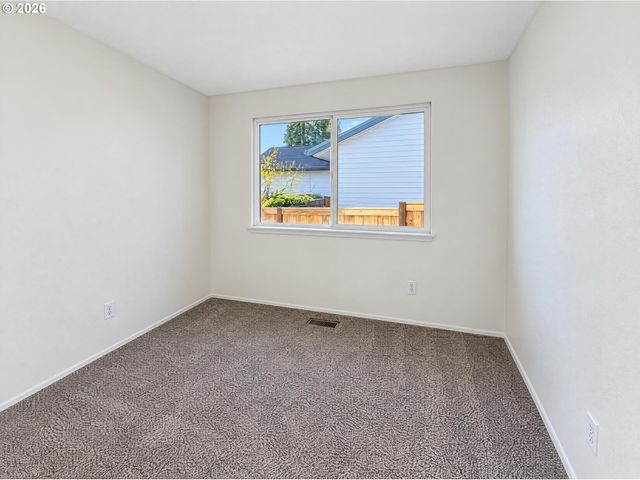 790 HEATHER Way, Gladstone, OR 97027