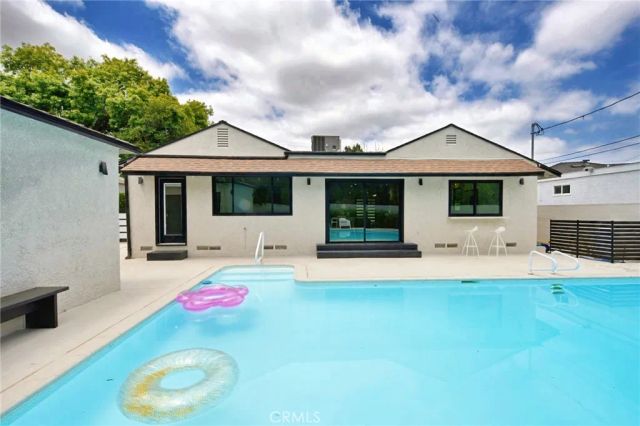 5430 Geyser Avenue, Tarzana, CA 91356