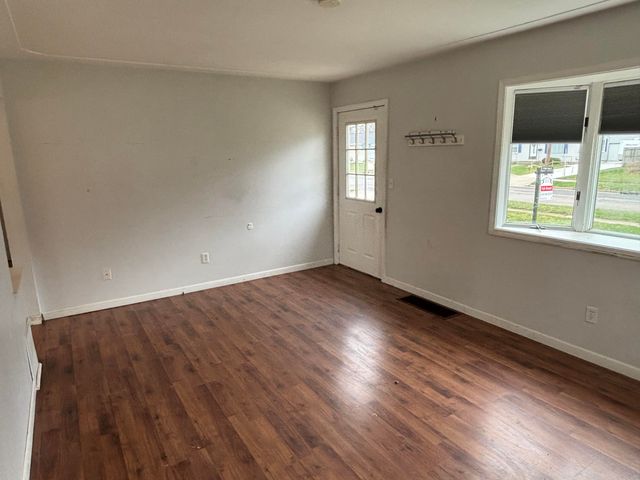 4919 Karen Avenue SW, Wyoming, MI 49548