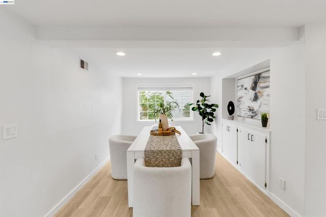 3416 Davis St, Oakland, CA 94601