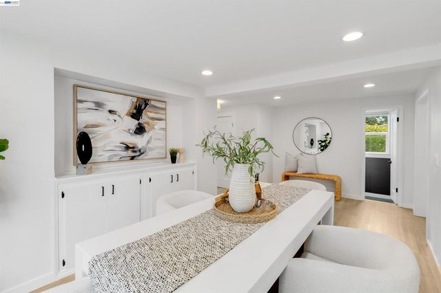 3416 Davis St, Oakland, CA 94601