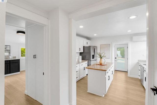 3416 Davis St, Oakland, CA 94601